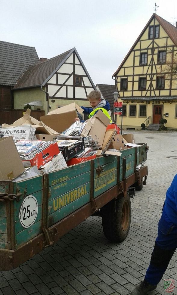 Altpapiersammlung der Fußballjugend