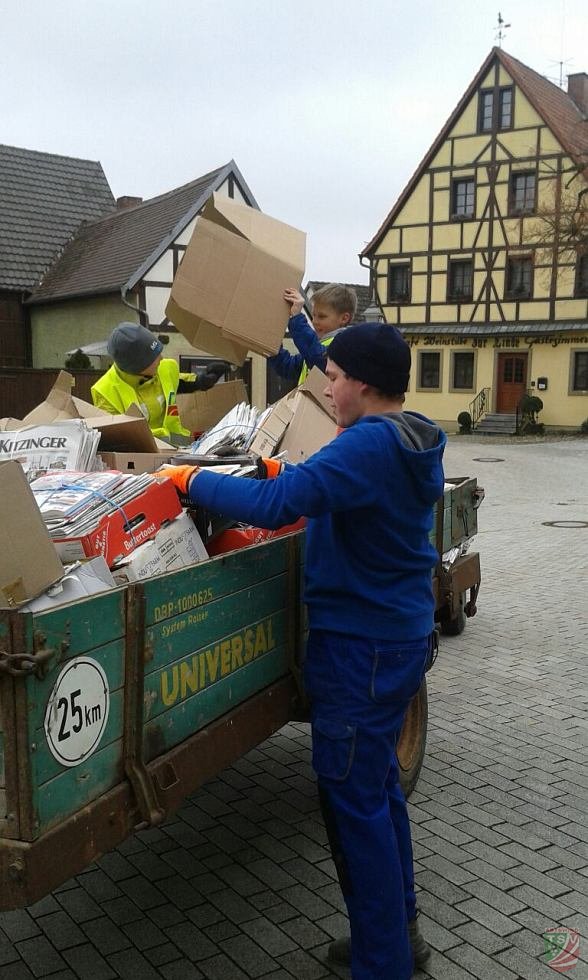 Altpapiersammlung der Fußballjugend