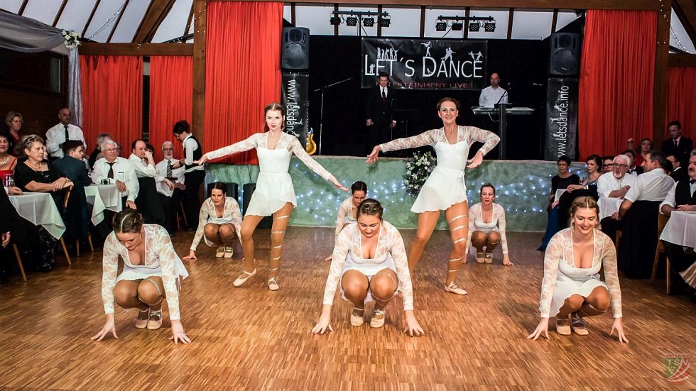 „Candy Puppets“ beim Abtswinder Chrysanthemenball
