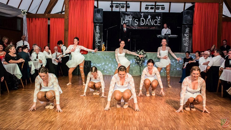 „Candy Puppets“ beim Abtswinder Chrysanthemenball
