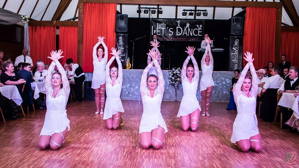 „Candy Puppets“ beim Abtswinder Chrysanthemenball