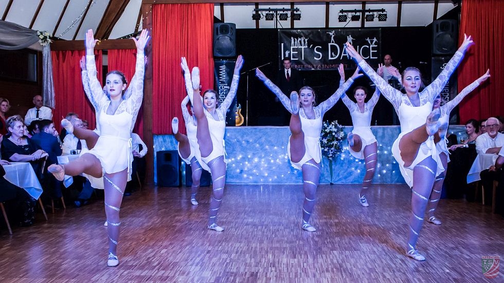 „Candy Puppets“ beim Abtswinder Chrysanthemenball