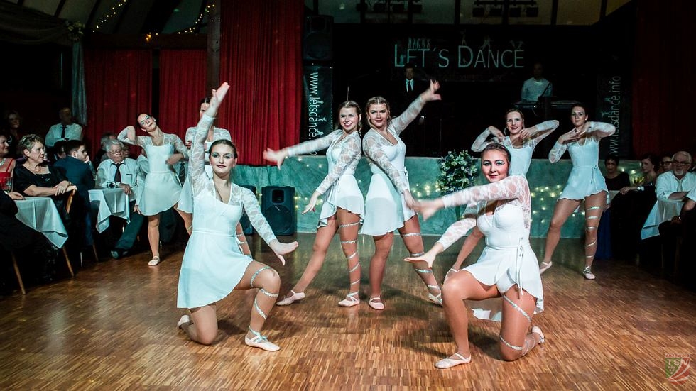 „Candy Puppets“ beim Abtswinder Chrysanthemenball