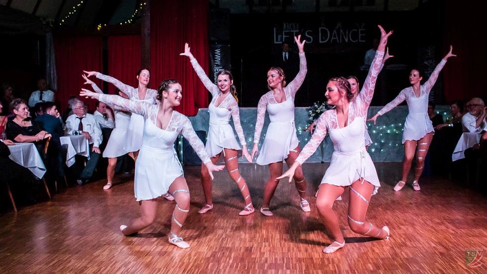 „Candy Puppets“ beim Abtswinder Chrysanthemenball