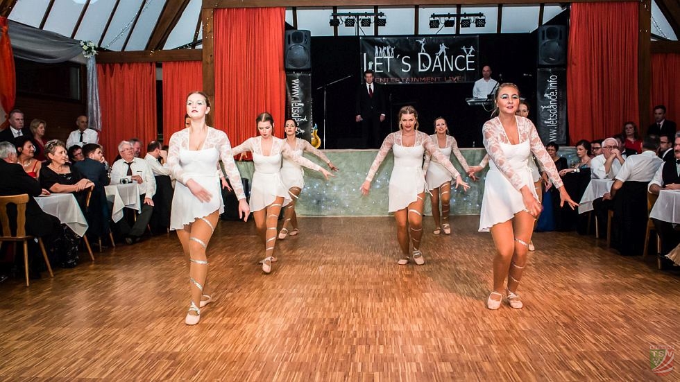 „Candy Puppets“ beim Abtswinder Chrysanthemenball