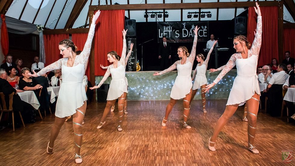 „Candy Puppets“ beim Abtswinder Chrysanthemenball