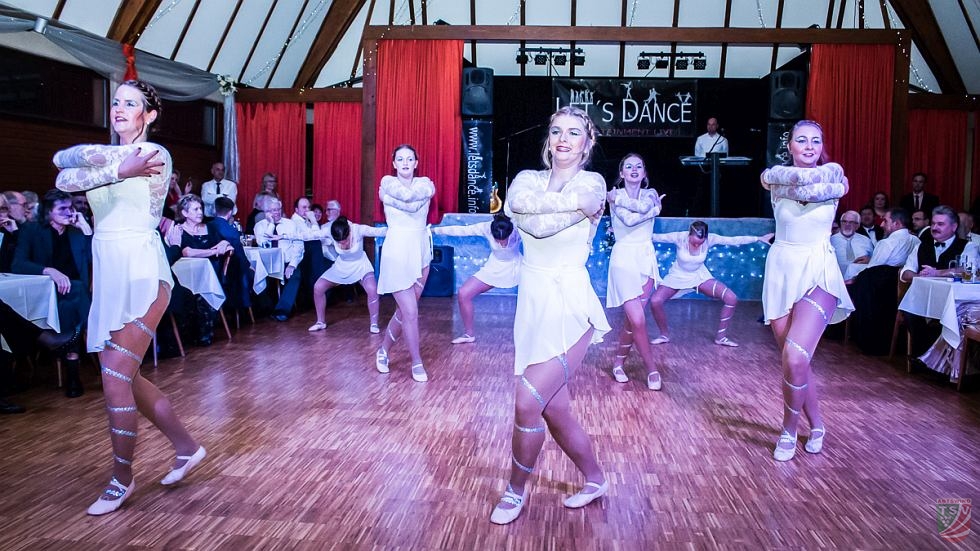 „Candy Puppets“ beim Abtswinder Chrysanthemenball