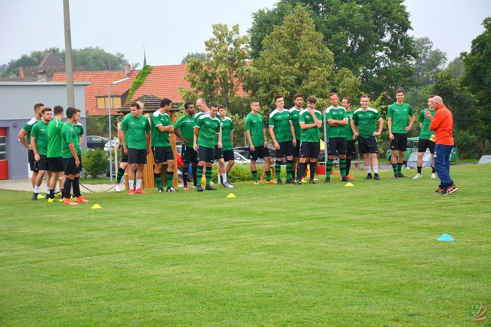 Trainingsauftakt der Bayernliga - Mannschaft am 11.06.2018