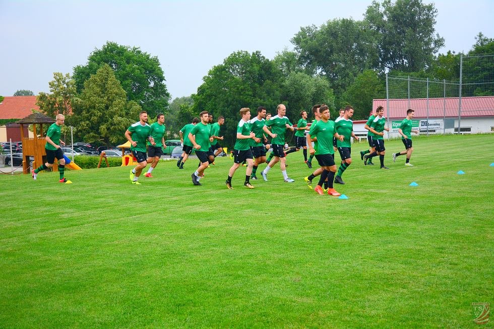 Trainingsauftakt der Bayernliga - Mannschaft am 11.06.2018
